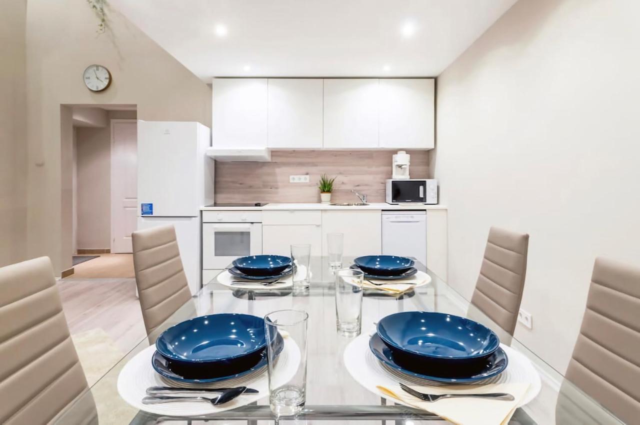 Akacfa 62 Dowtown 2br Wifi+ac * Budapesta